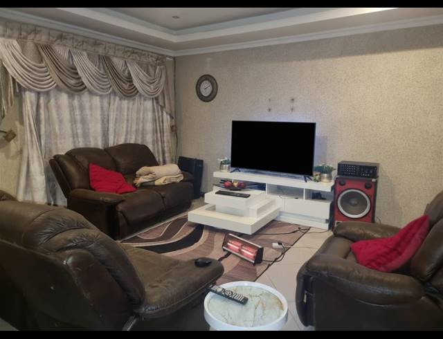 3 BEDROOM HOUSE FOR SALE IN EVATON WEST